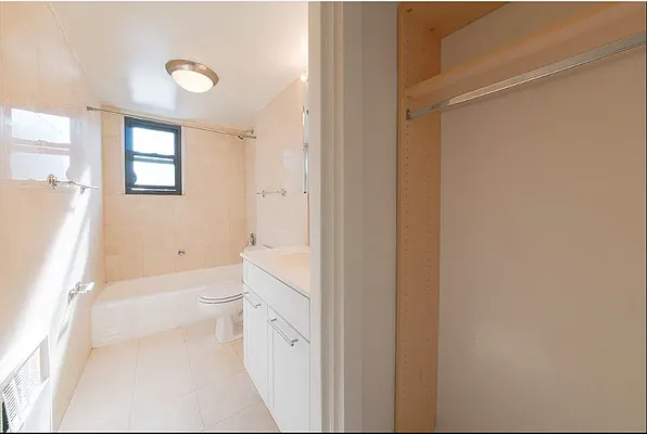 Rented by Manhattan Realty Group | media 14