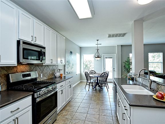 3rd image of 208 Walnut Creek Dr