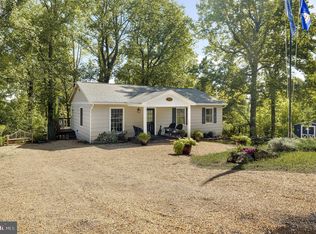 130 Foggy Ln, Chester Gap, VA 22623