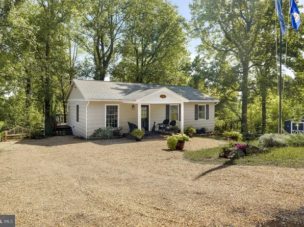 130 Foggy Ln, Chester Gap, VA 22623