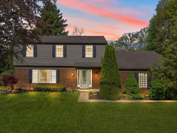 18080 Parke Ln, Grosse Ile, MI 48138