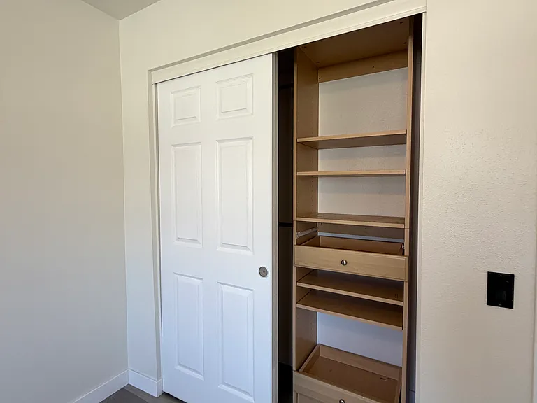9843 Chesapeake Dr — Photo 17