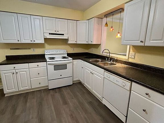 5th image of 27 Priorslee Ln