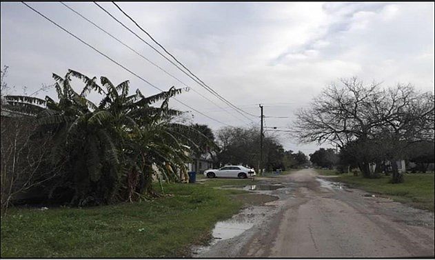2nd image of 829 Naranjo St
