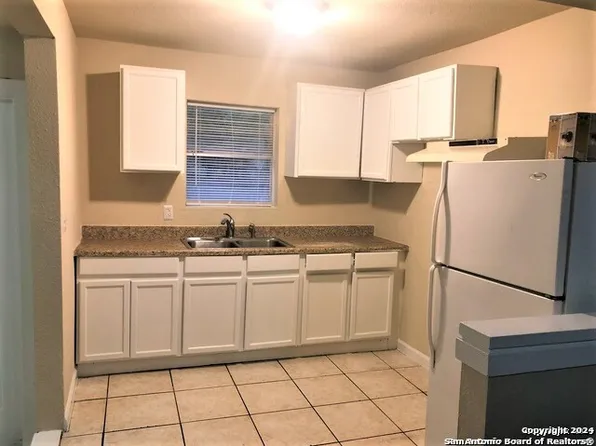 239 BOBBIES LN, Balcones Heights, TX 78201