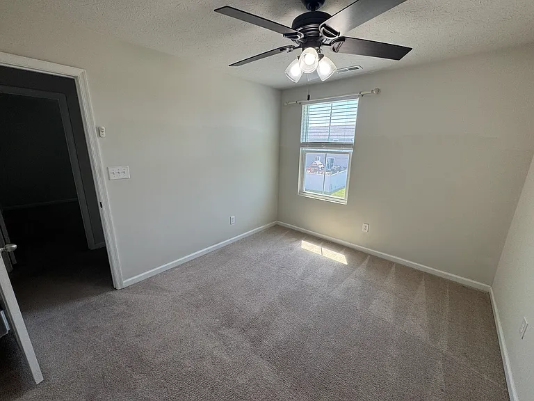 204 Dietz Dr — Photo 31