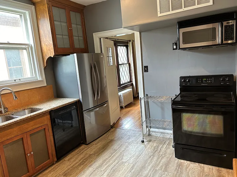 2415 E Stratford Ct — Photo 5