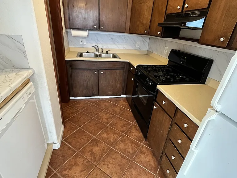 3637 Thompson Ave #2 — Photo 8