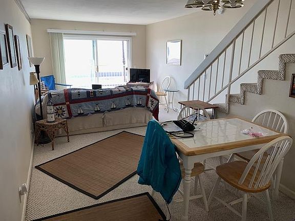 5th image of 229 E Surfside Dr