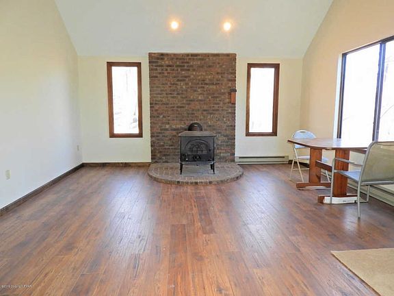 5th image of 2463 Larkspur Dr