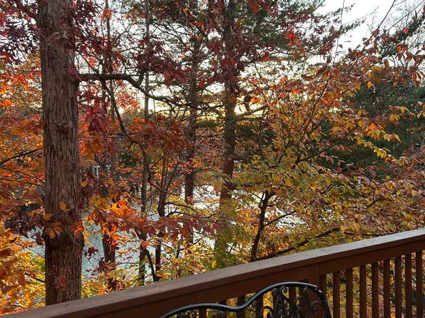 1709 Waters Edge Trl, Roswell, GA 30075