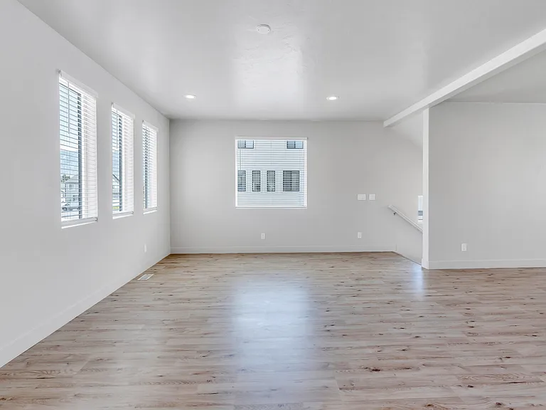 708 W Bronze Leaf Rd #1 — Photo 2