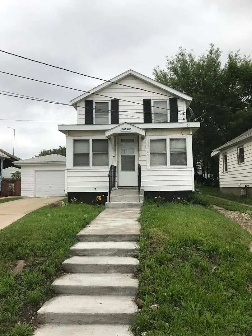 666 Kiep Ave photo 1