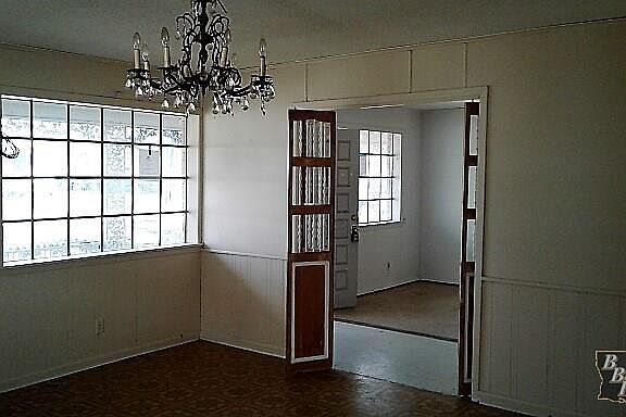 4th image of 256 Sanders St