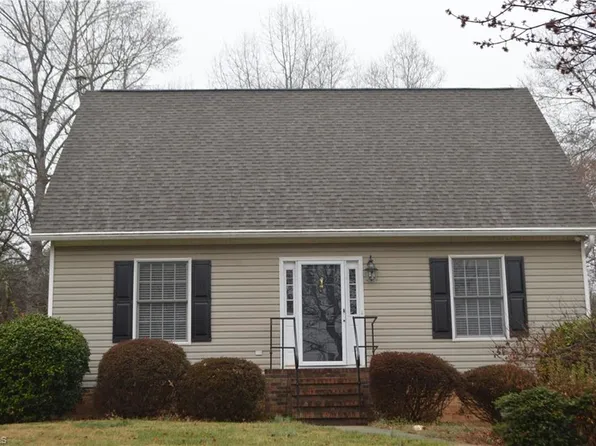 137 N Summit Dr, Mount Airy, NC 27030