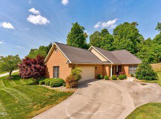 230 Valley View Dr, Lenoir City, TN 37772