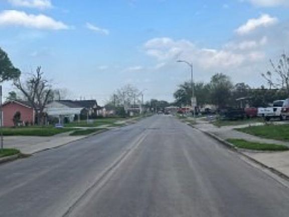 Exterior Neighborhood (street photo)