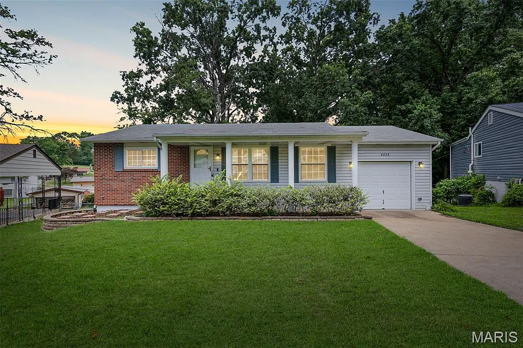 4253 Snelson Dr photo 1