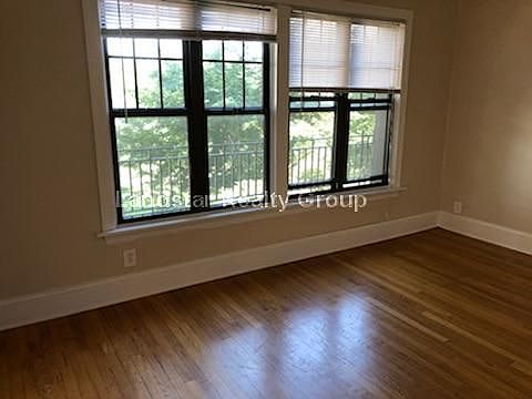1st image of 927 Forest Ave APT 1E