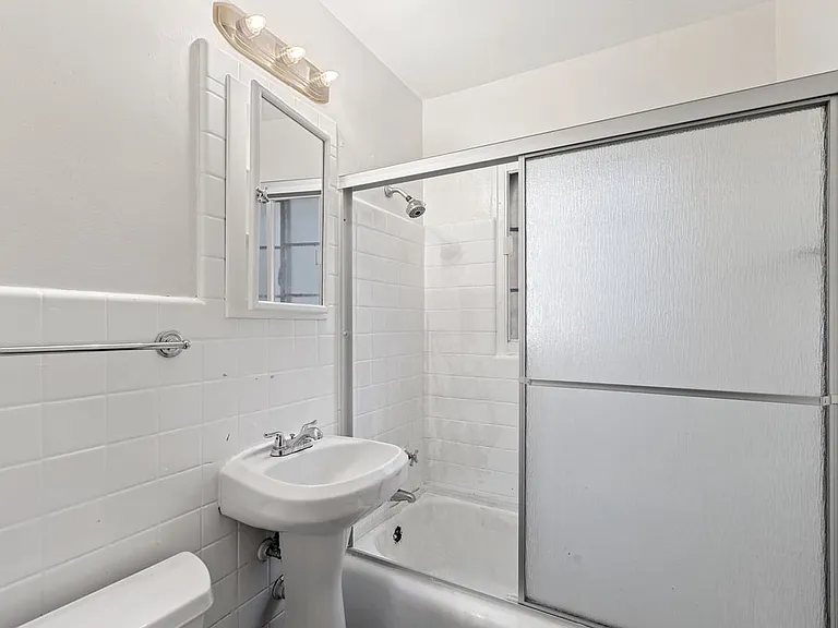 1539 Monroe Ave N #2 — Photo 3
