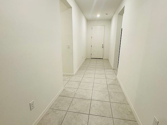 Foyer/front hallway