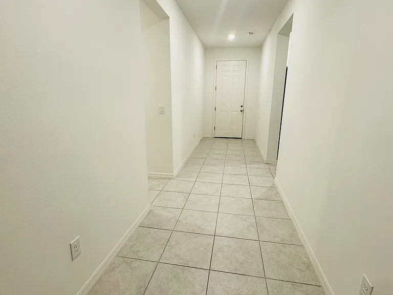 Foyer/front hallway