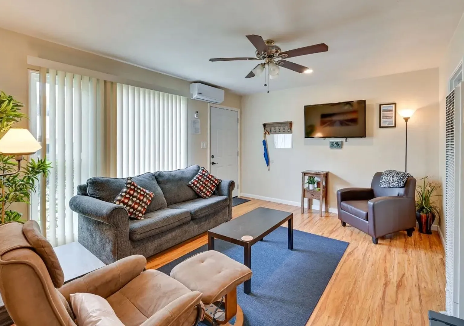 Charming 1BR Duplex in Pacific Beach — Photo 3