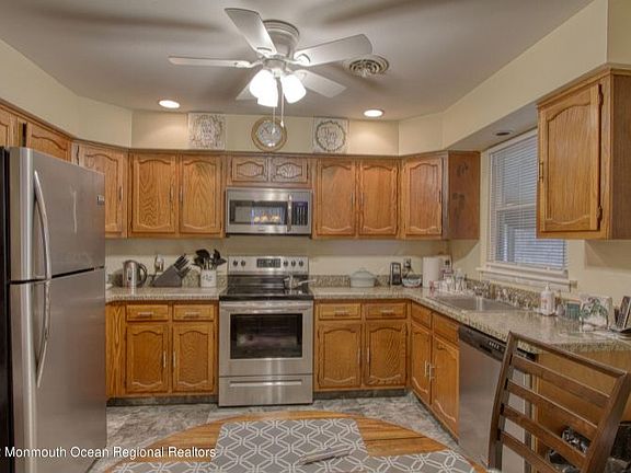 2nd image of 46B Auburn St