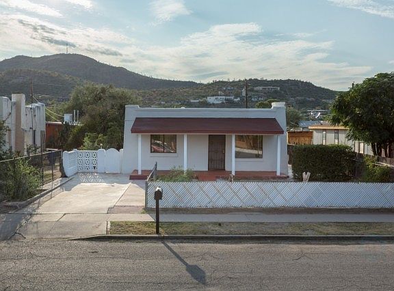2nd image of 42 N Palomas Ave