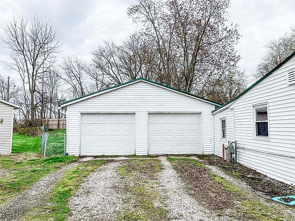 4th image of 1610 Edgewood Dr