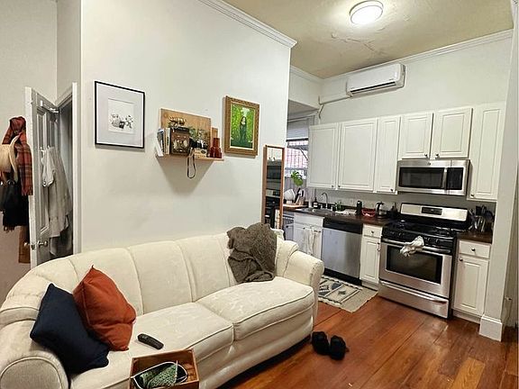 4th image of 1324 Pine St #11161572