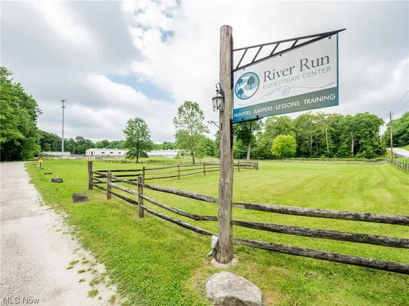 8225 Dines Rd, Novelty, OH 44072