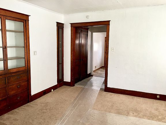 4th image of 710 E Kent St