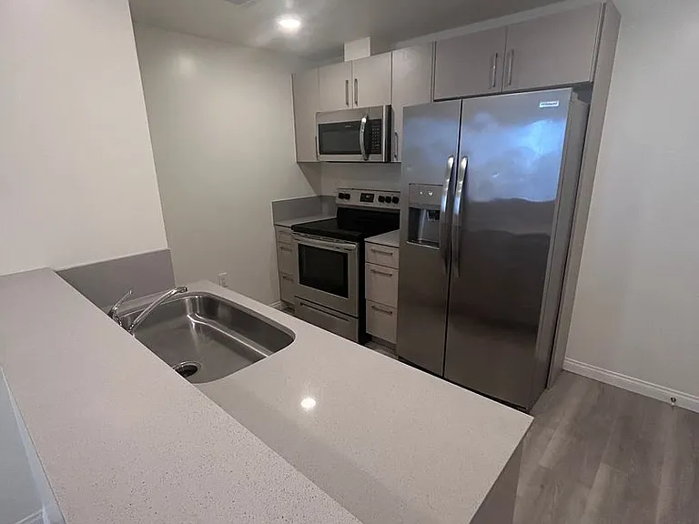 V on Victory Apartments — Photo 54