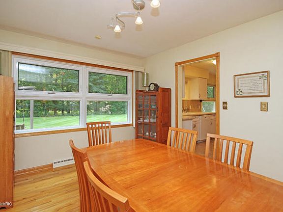 5th image of 144 Pleasantview Dr