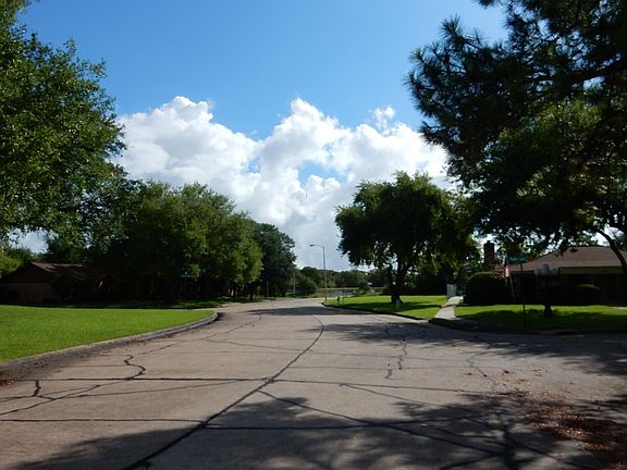 4th image of 810 Garden Walk Dr