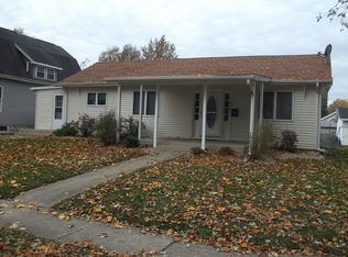 410 N Charles St, Carlinville, IL 62626