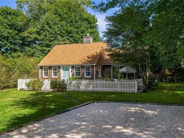 76 Nautilus St, Jamestown, RI 02835