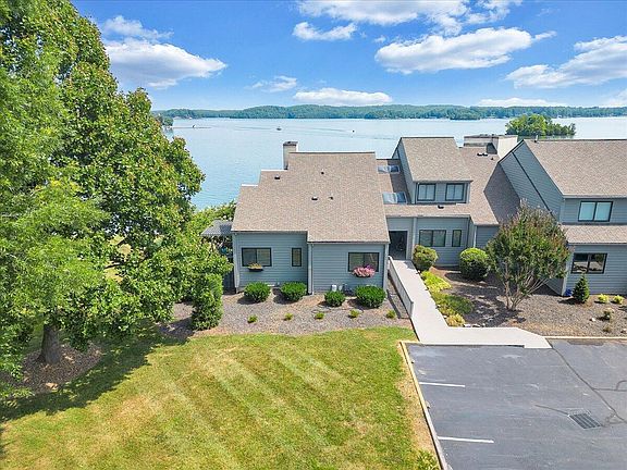 5th image of 241 Peninsula Point Dr