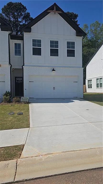 3 bed, 2.5 bath, 1745 sqft, $2,100 — Photo 1