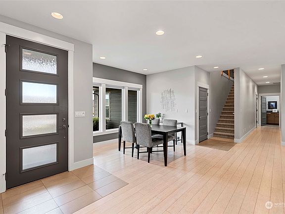 4th image of 847 Briarwood Terrace