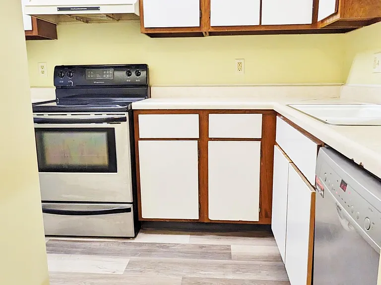 534 E Graham Pl — Photo 7