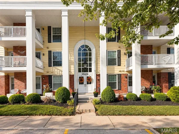 15631 Hedgeford Ct APT 9, Chesterfield, MO 63017