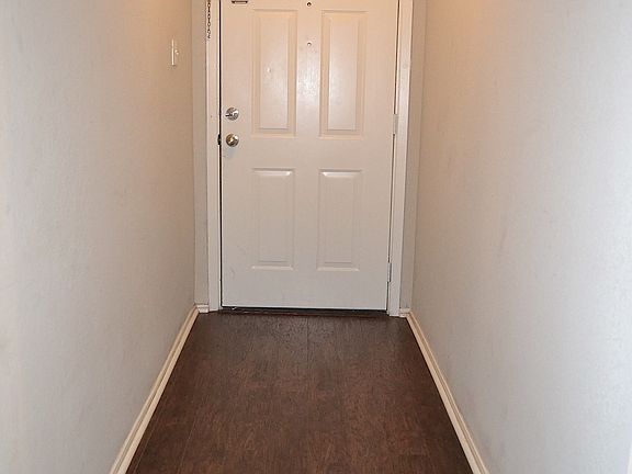 3rd image of 308 Lindenwood Ln S