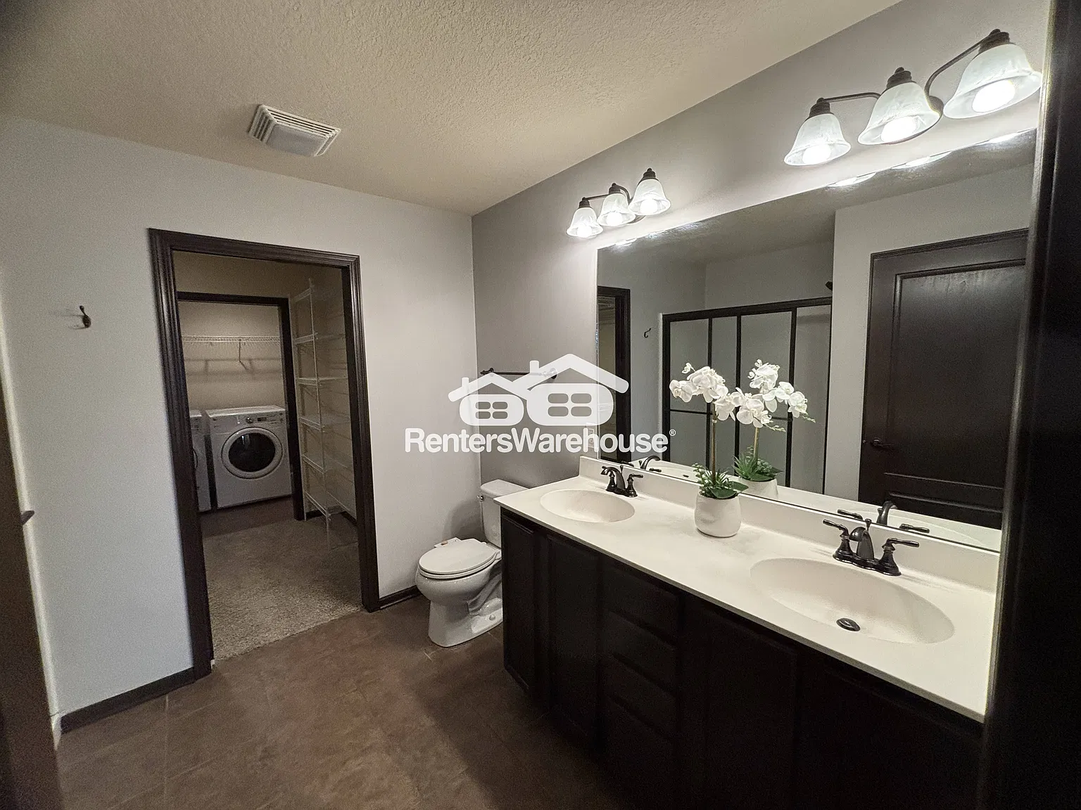 Beautiful 3 Bedroom Townhome for Rent — Photo 2