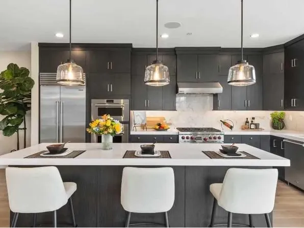 13 Goldfinch Dr, Upper Saddle River, NJ 07458