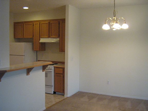 3rd image of 6553 SE Lois St
