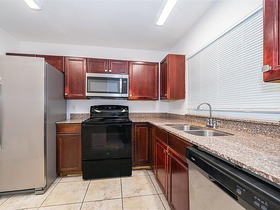 4th image of 3019 N Casselwood St