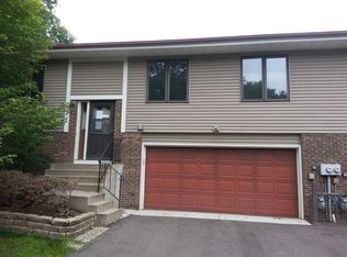 521 Ravoux Rd, Chaska, MN 55318