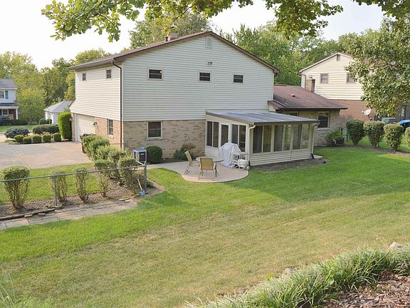 4th image of 3049 Village Dr